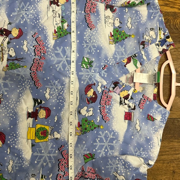 Peanuts I Want A Dog For Christmas Medical Scrub Top Small 2 front pockets - Picture 7 of 7